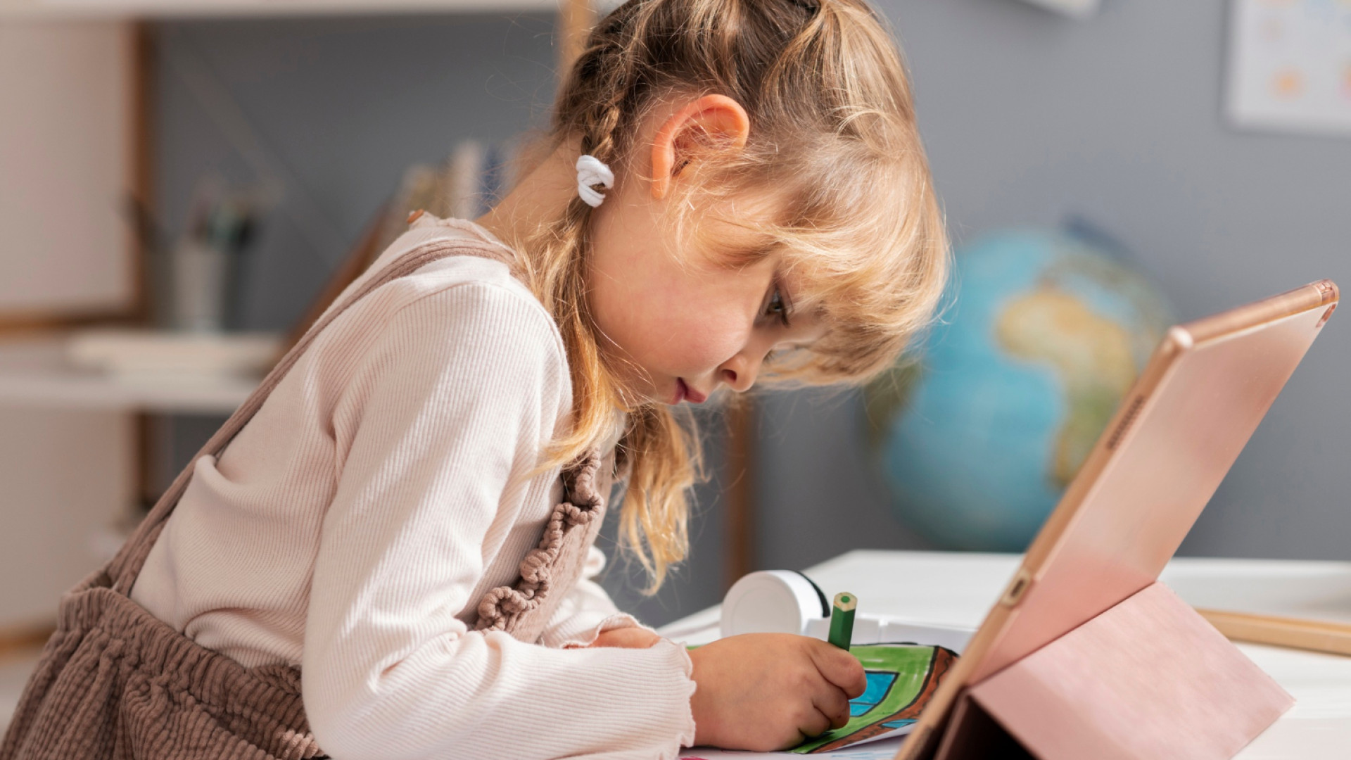 Exercices de conjugaison pour le CM1 : comment aider votre enfant à maîtriser les temps ?